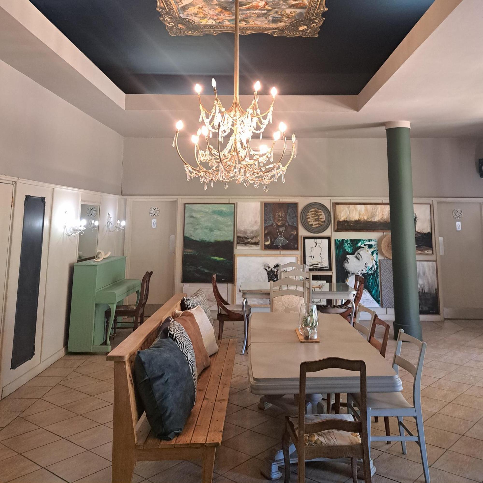 Tsumeb Theater Guesthouse Buitenkant foto