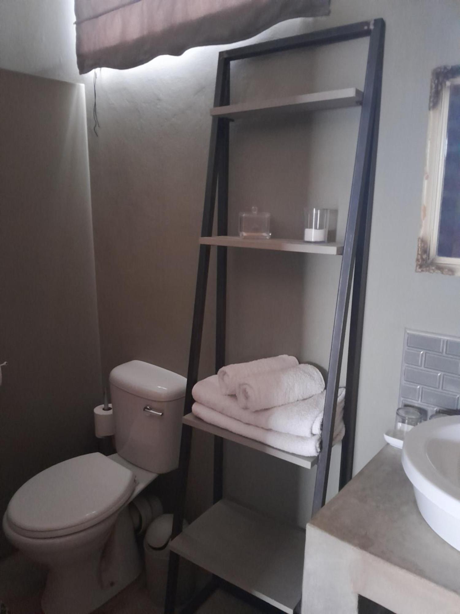 Tsumeb Theater Guesthouse Buitenkant foto