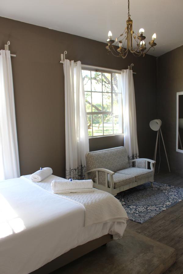 Tsumeb Theater Guesthouse Buitenkant foto