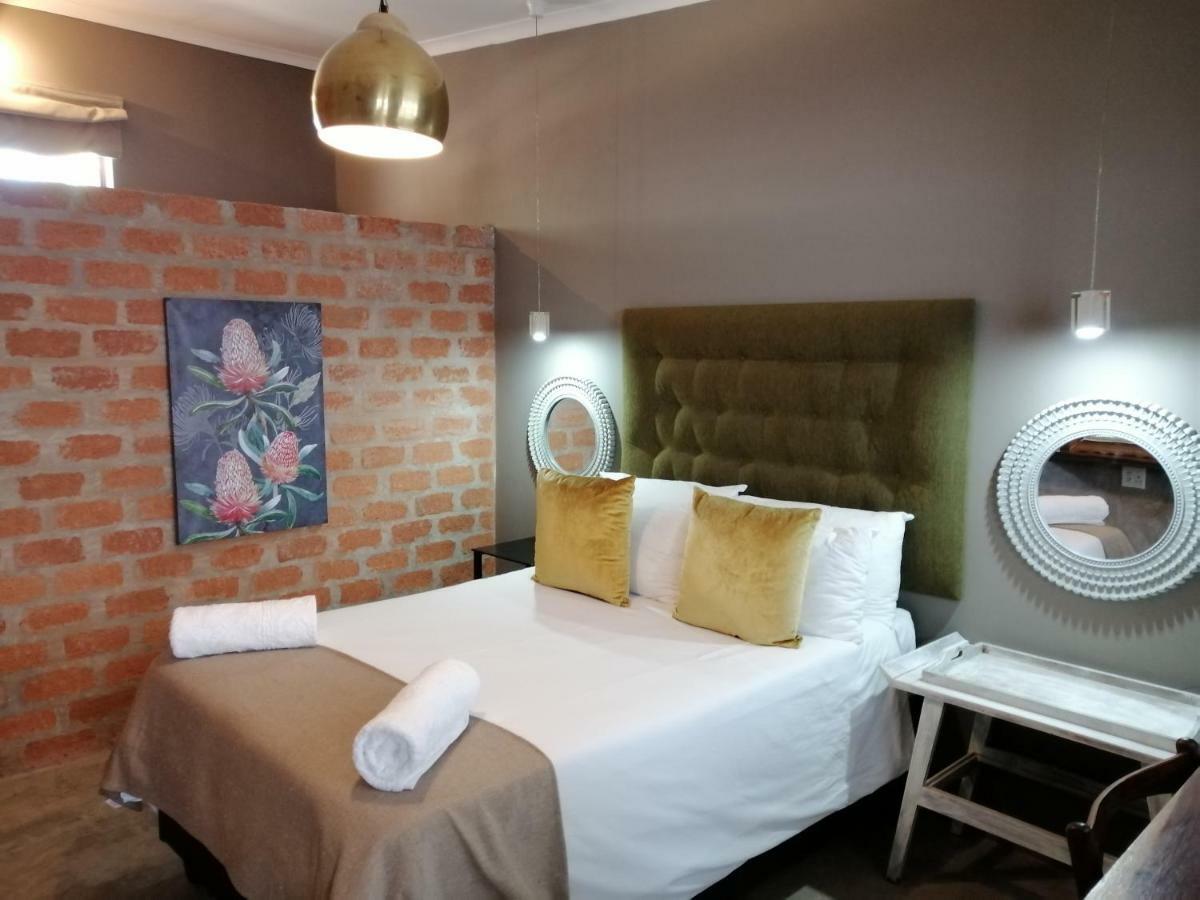 Tsumeb Theater Guesthouse Buitenkant foto