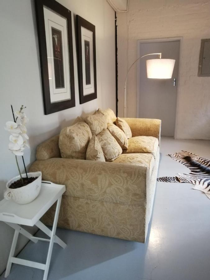 Tsumeb Theater Guesthouse Buitenkant foto